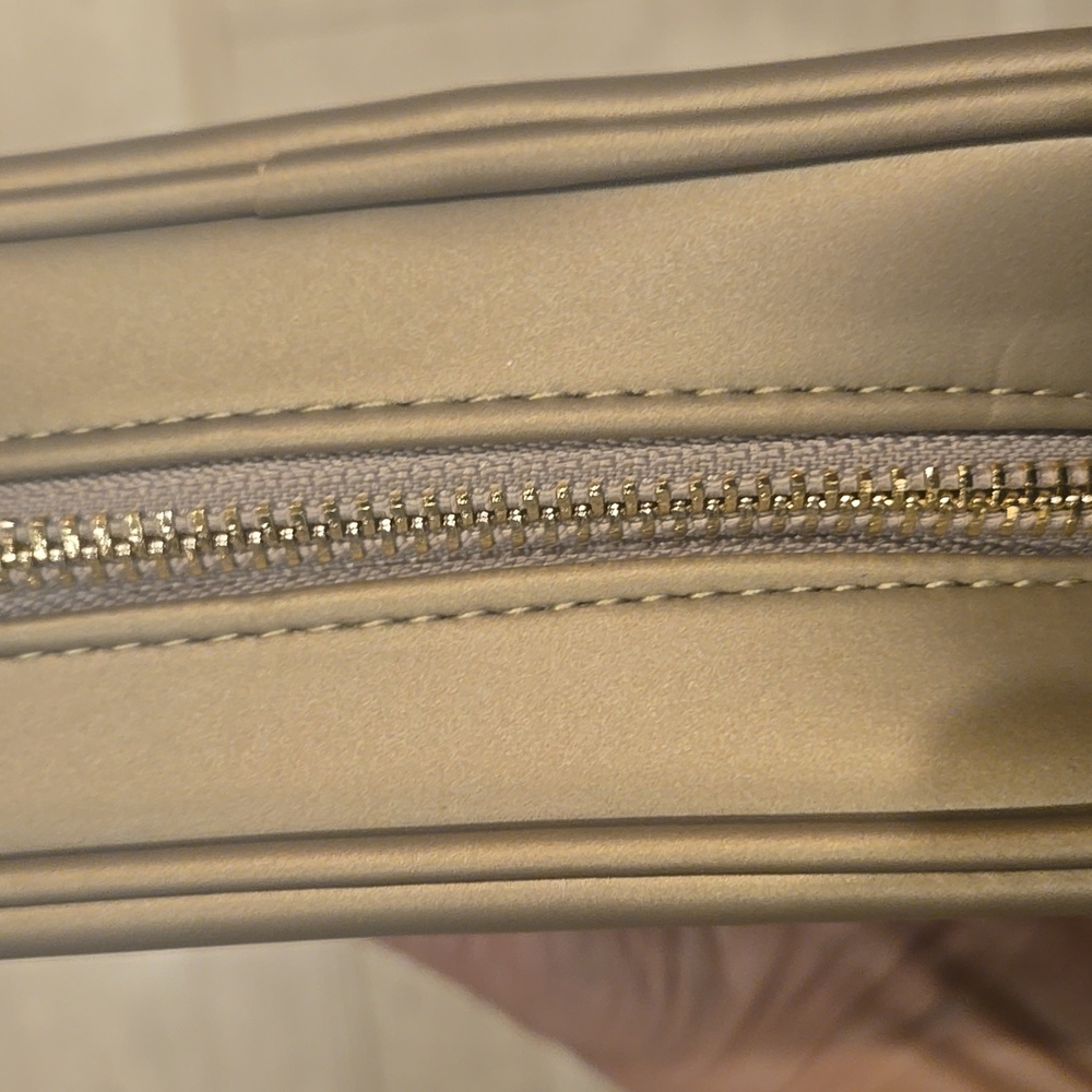 Versace Parfums Gold Matte Chainlink Bag - Picture 6 of 13